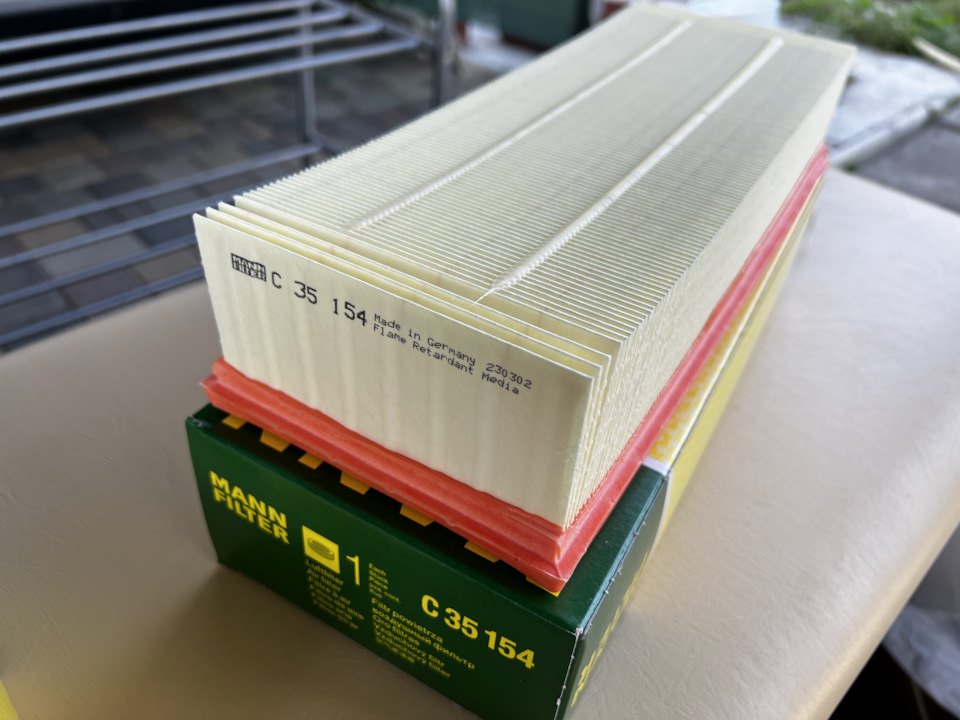 MANN C 35 154 — Volkswagen Passat Variant (B6). Запчасти на фото: C35154