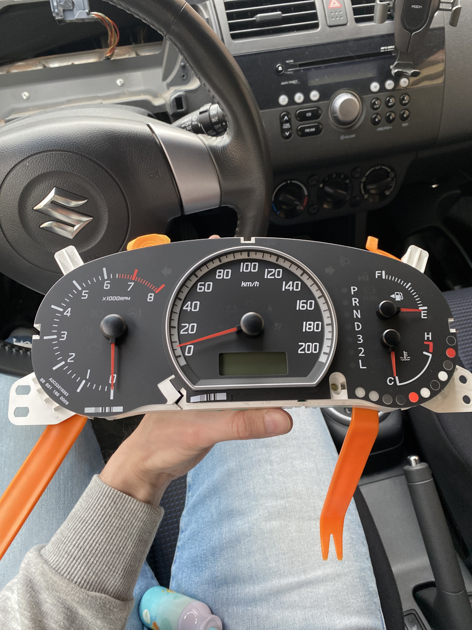 Как разобрать щиток приборов? — Suzuki Swift (2G), 1,5 л, 2008 года ...