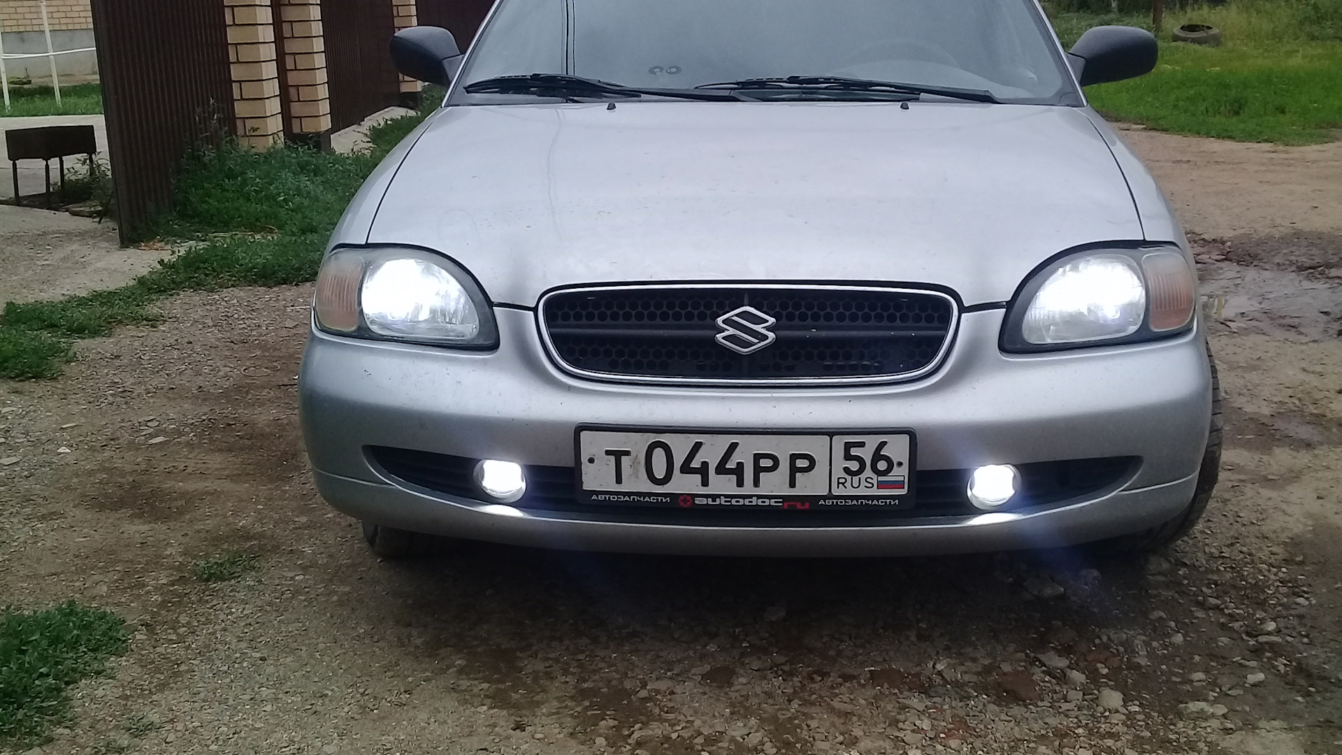 Suzuki Esteem 1.8 бензиновый 2001 | 