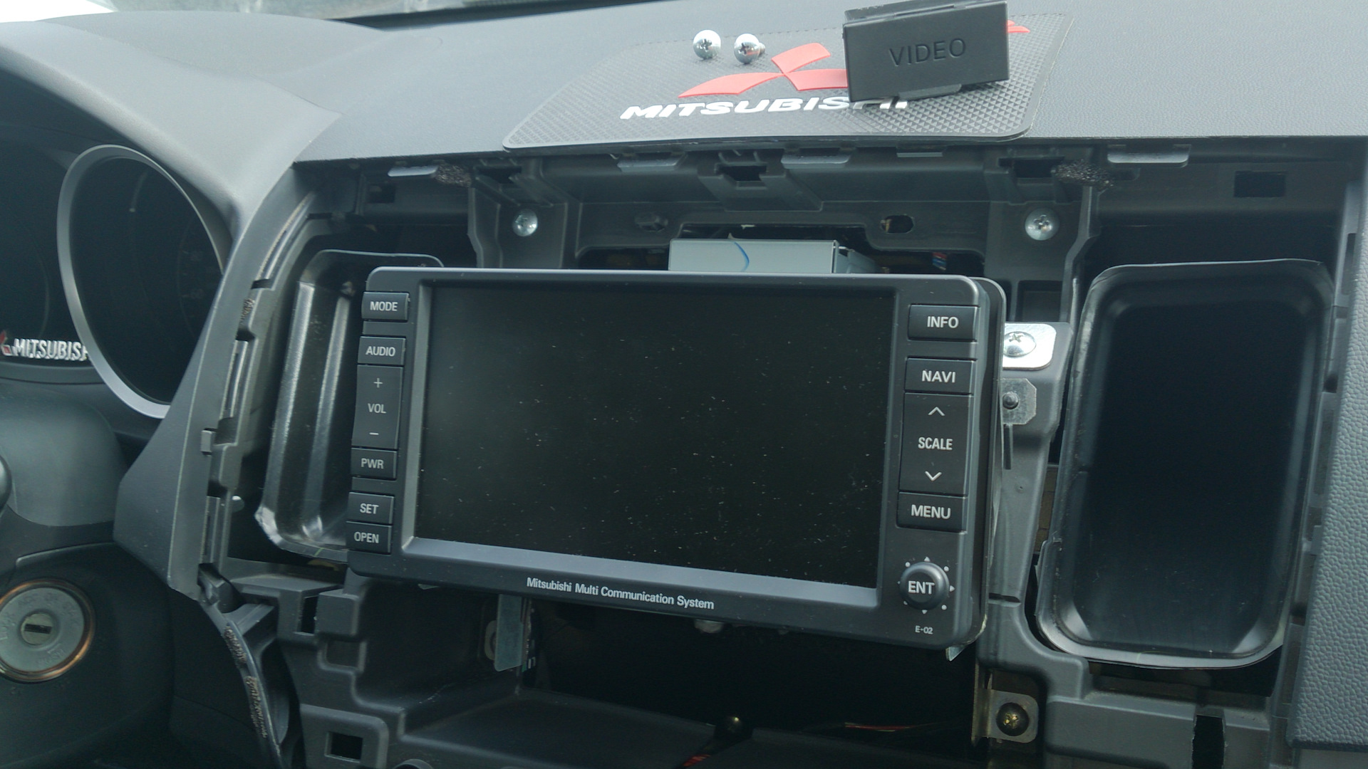 Разбор mmcs outlander. 8750a374. Mmcs r-03 pajero sport 2. Mmcs r 03. Mmcs митсубиси.