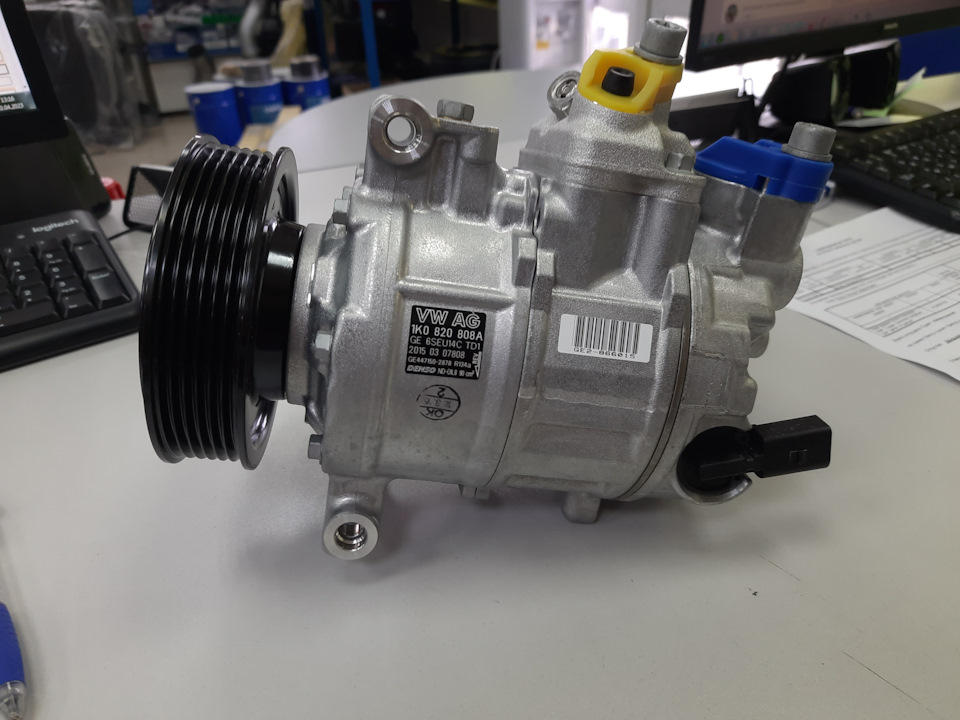 VAG 1K0820808AX — Volkswagen Passat B7. Запчасти на фото: 1K0820808AX, 1K0820808A, 0307803