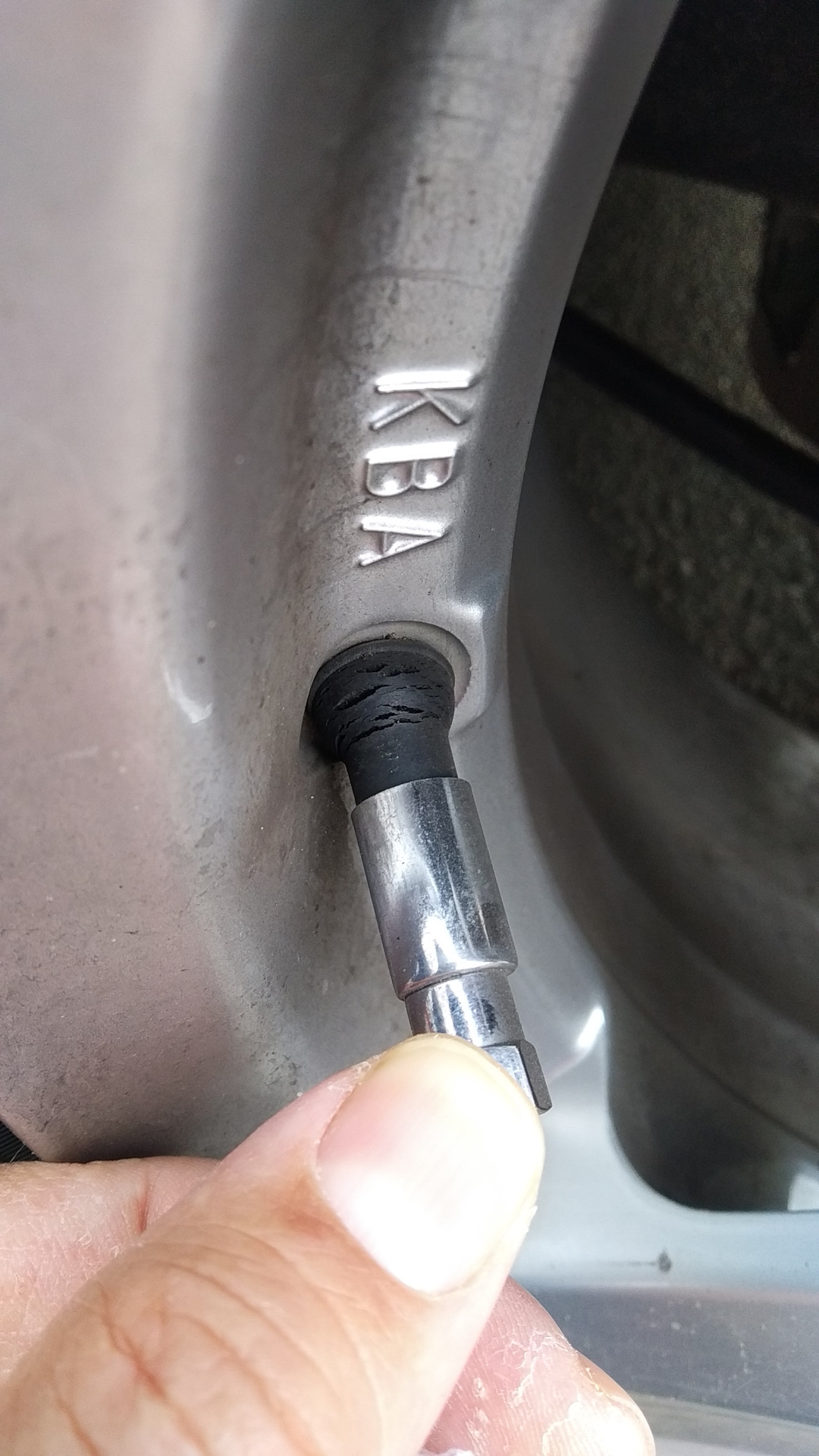 Замена вентилей на колесах, а ты давно проверял их состояние?! — Skoda ...