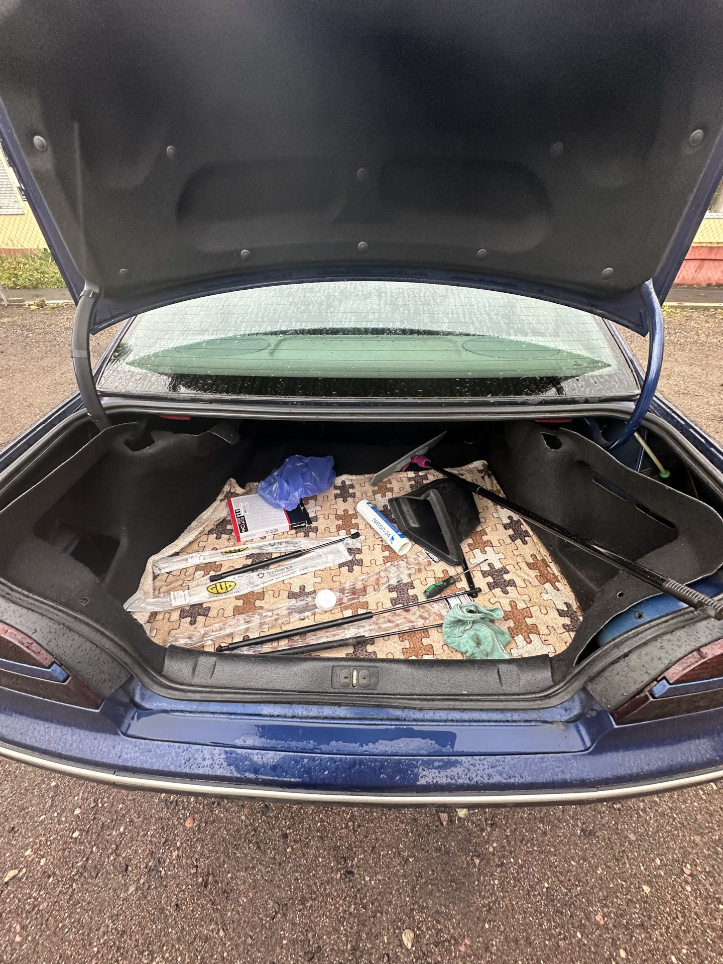 Замена амортизаторов капота и багажника пежо 406 2000г — Peugeot 406, 2 ...