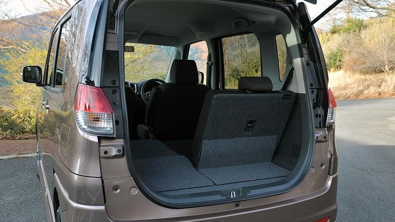 Как снять боковую обшивку багажника suzuki solio