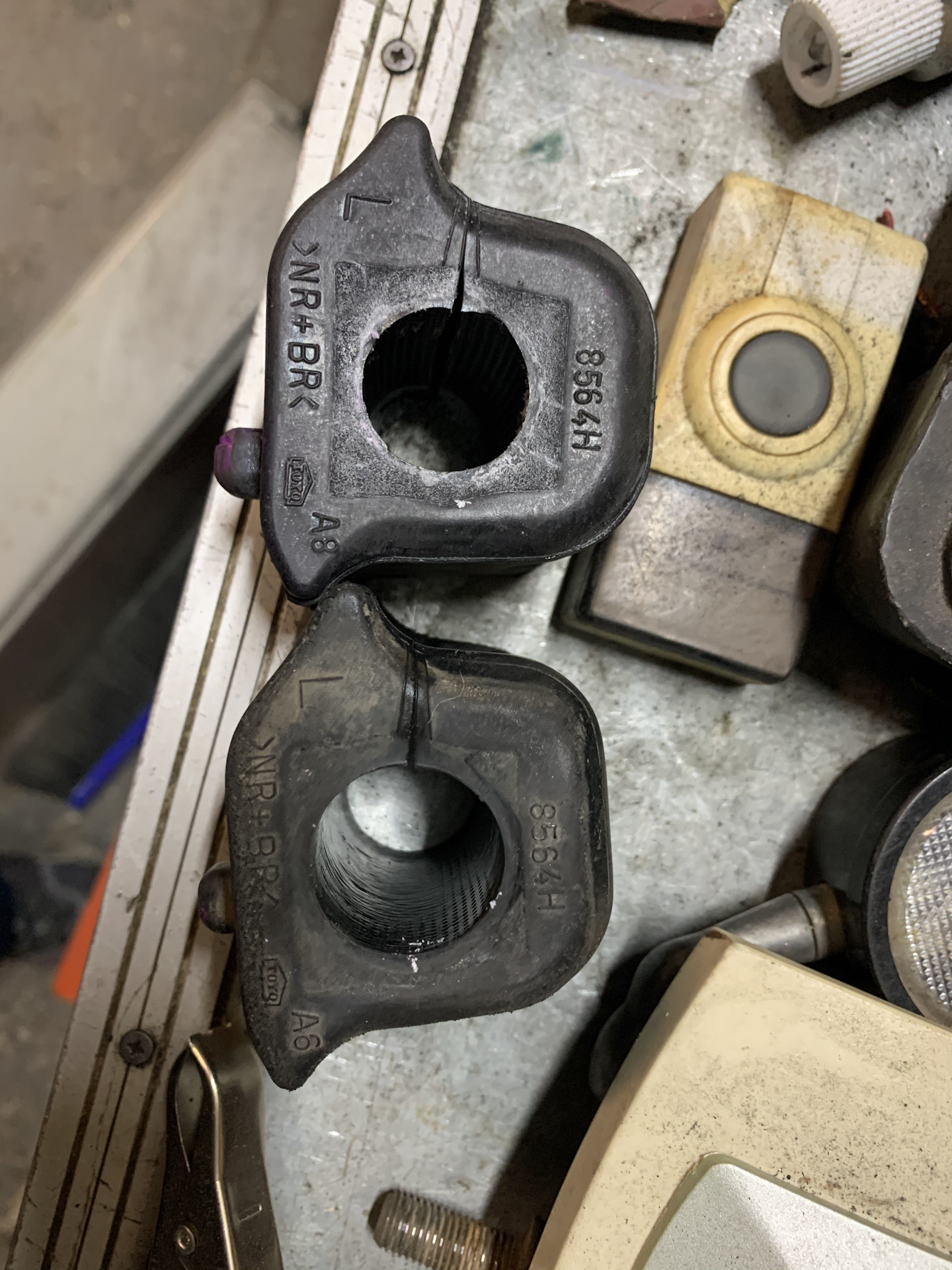 Втулки стабилизатора тойота 30. Втулки стабилизатора приус 30. Втулки стабилизатора тойота приус. Втулки стабилизатора приус 30. Втулка стабилизатора prius 30.