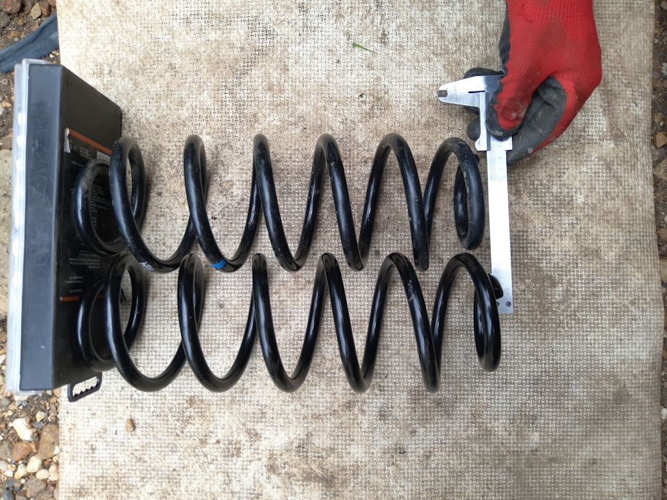 Сверху оригинал снизу аналог — Skoda Superb Mk2