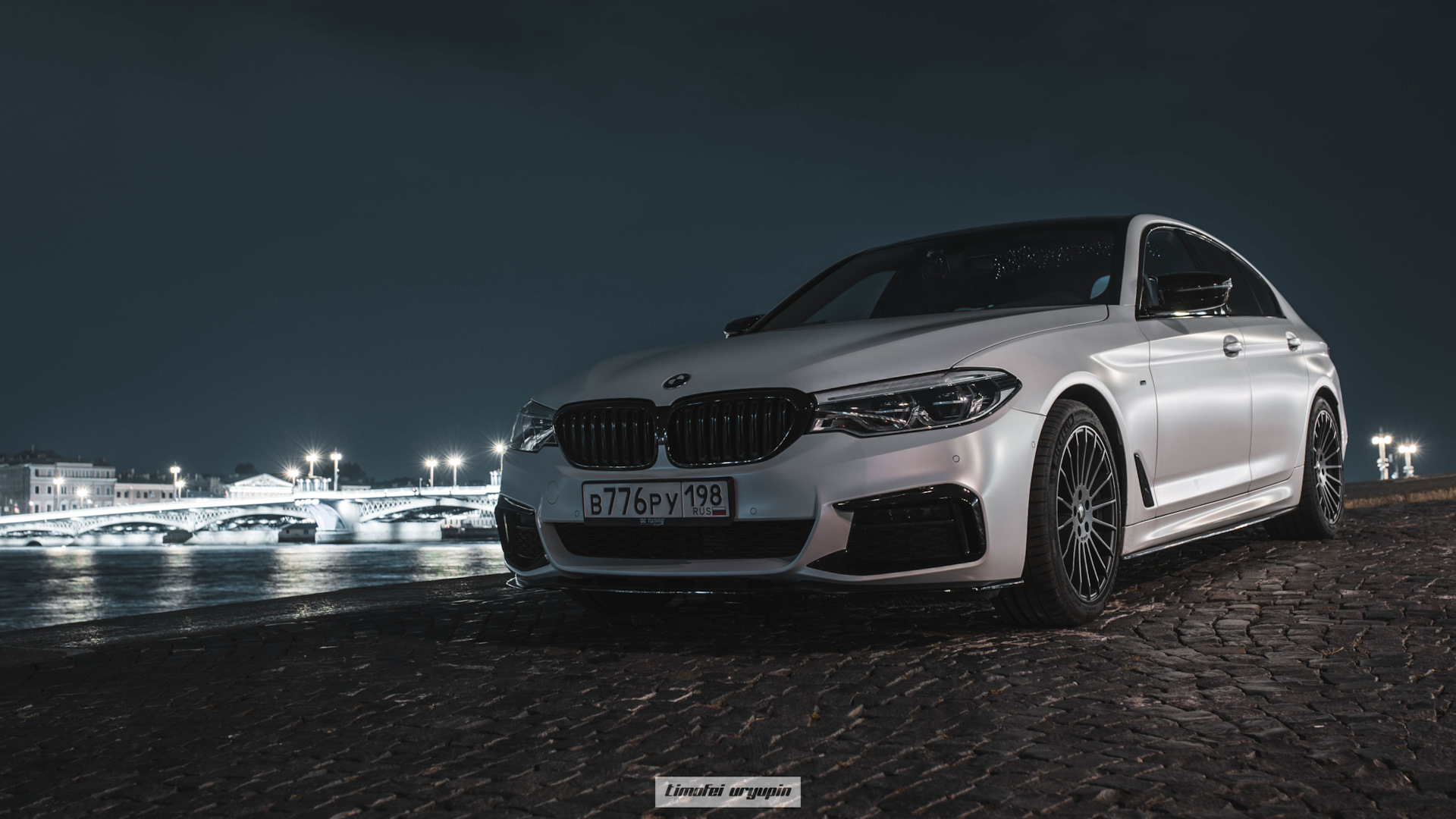 BMW 5 g30 ночью