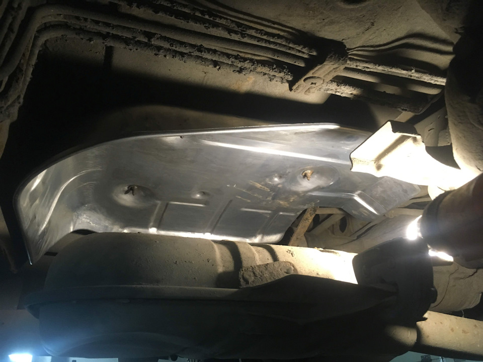 Теплоотражающий экран глушителя A 140 682 04 71 — Mercedes-Benz CL ...