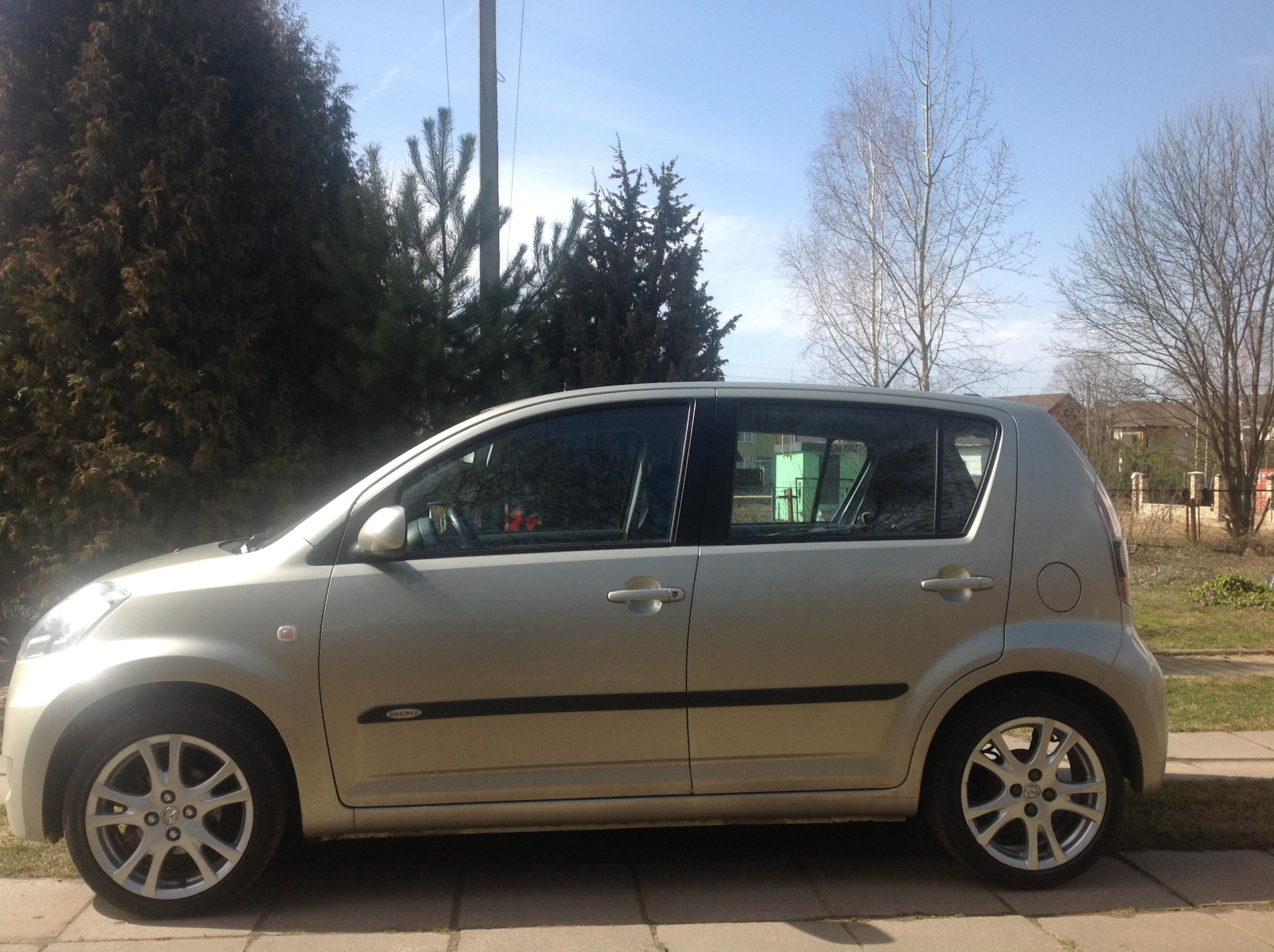 daihatsu sirion 2010