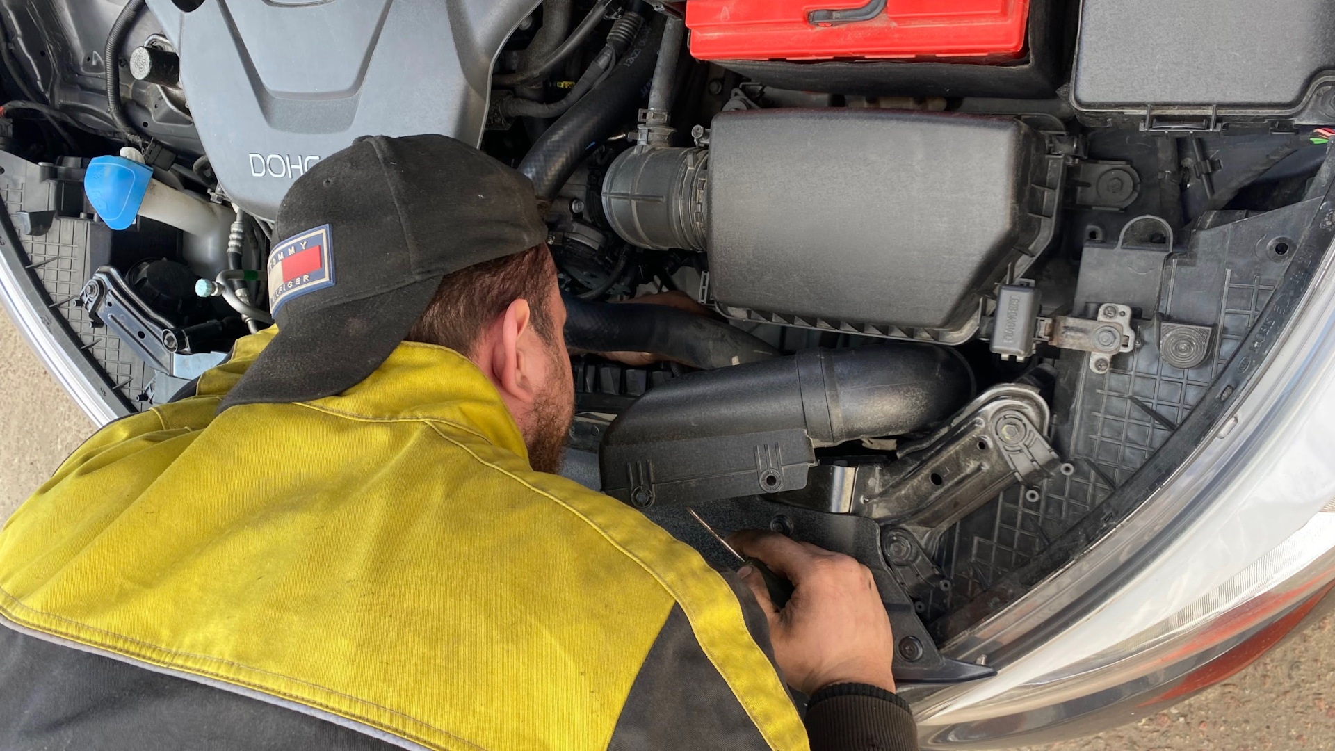 §136. Замена резистора вентилятора охлаждения двигателя. — KIA Ceed SW ...