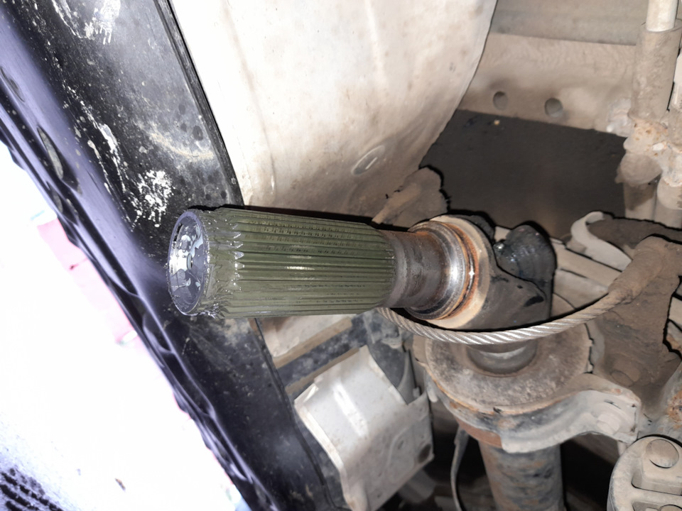 Смазка шлицевого соединения заднего кардана — Toyota Fortuner (2G), 2,7 ...