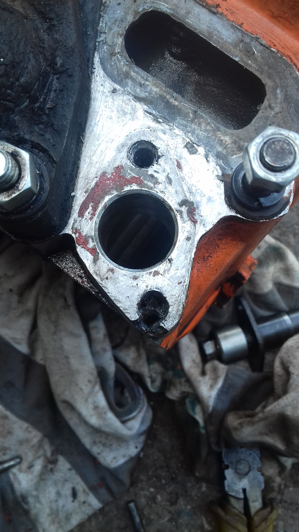 Как достать обломанный метчик м8 из аллюминиевой головки на ваз 2106 ...