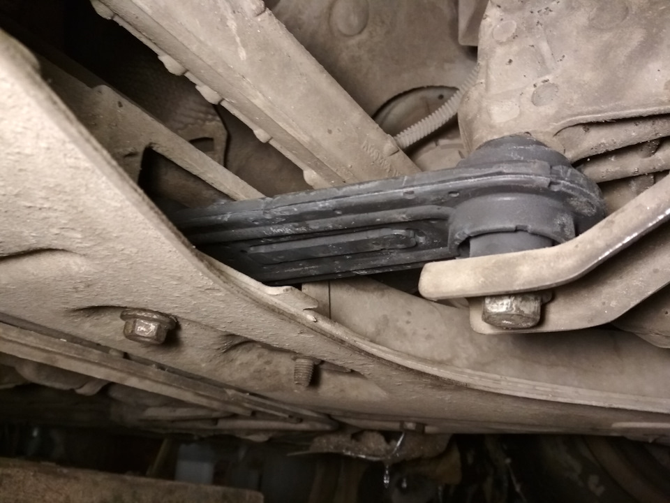 Какая нижняя опора двигателя? — Renault Megane II, 2 л, 2005 года ...