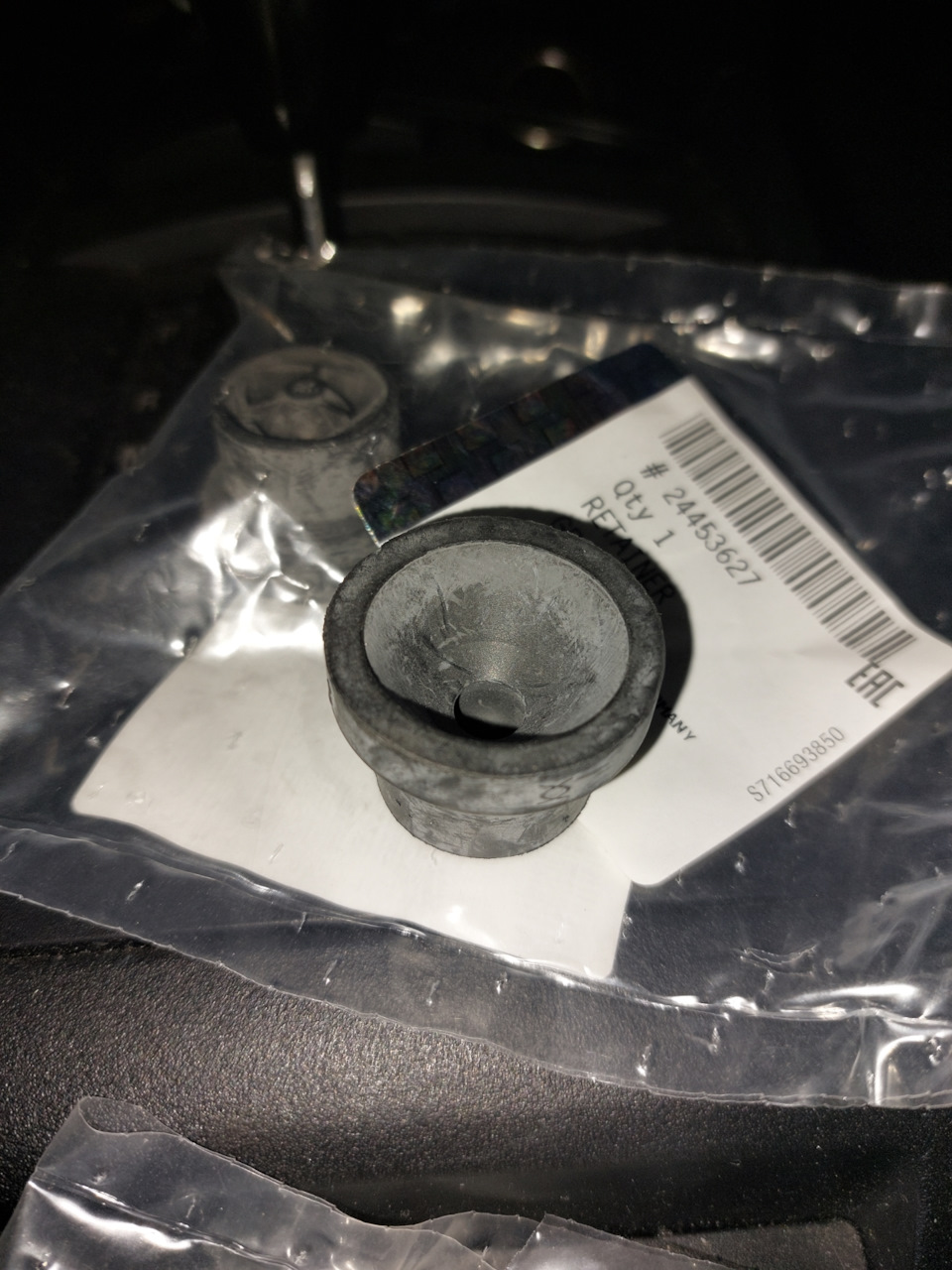 24453627 Фиксатор крышки GM | Запчасти на DRIVE2