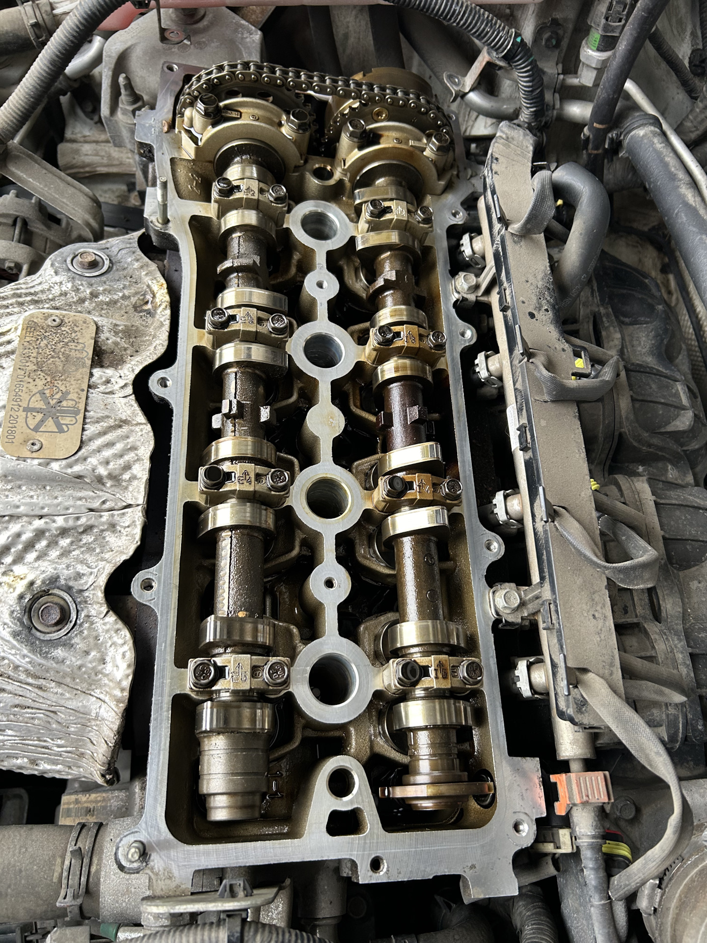 Замена прокладки клапанной крышки — Geely Emgrand X7, 2 л, 2018 года ...