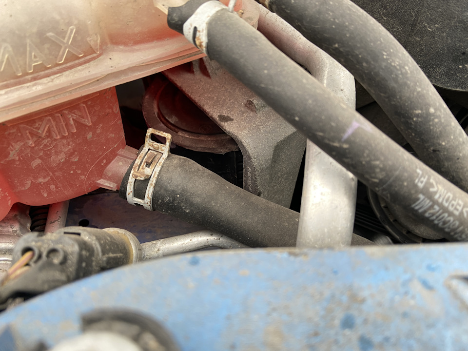 Остаток бенза в баке при включении контрольки на щитке — Audi A4 (B8 ...