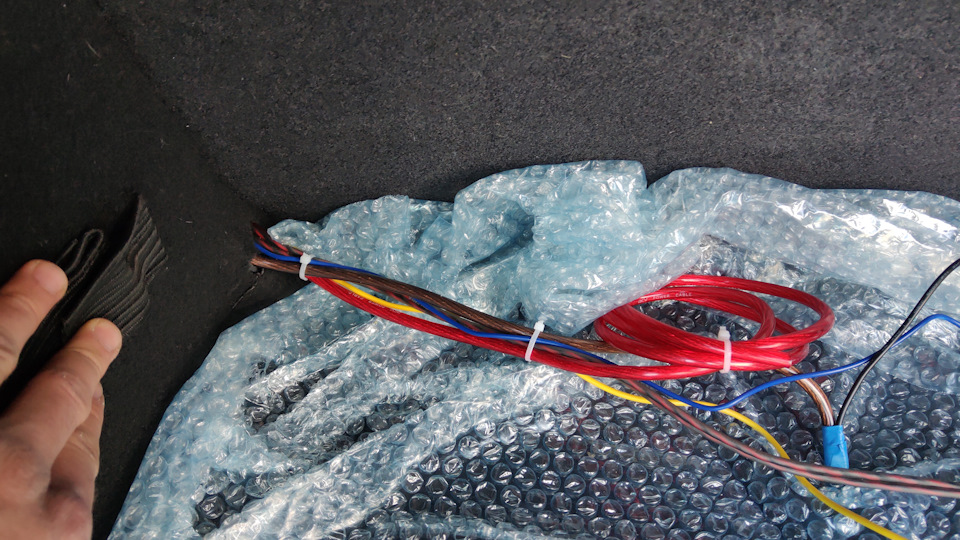 Новые царапины на заднем бампере, уставший диск и ниче такой "самбуфер ...