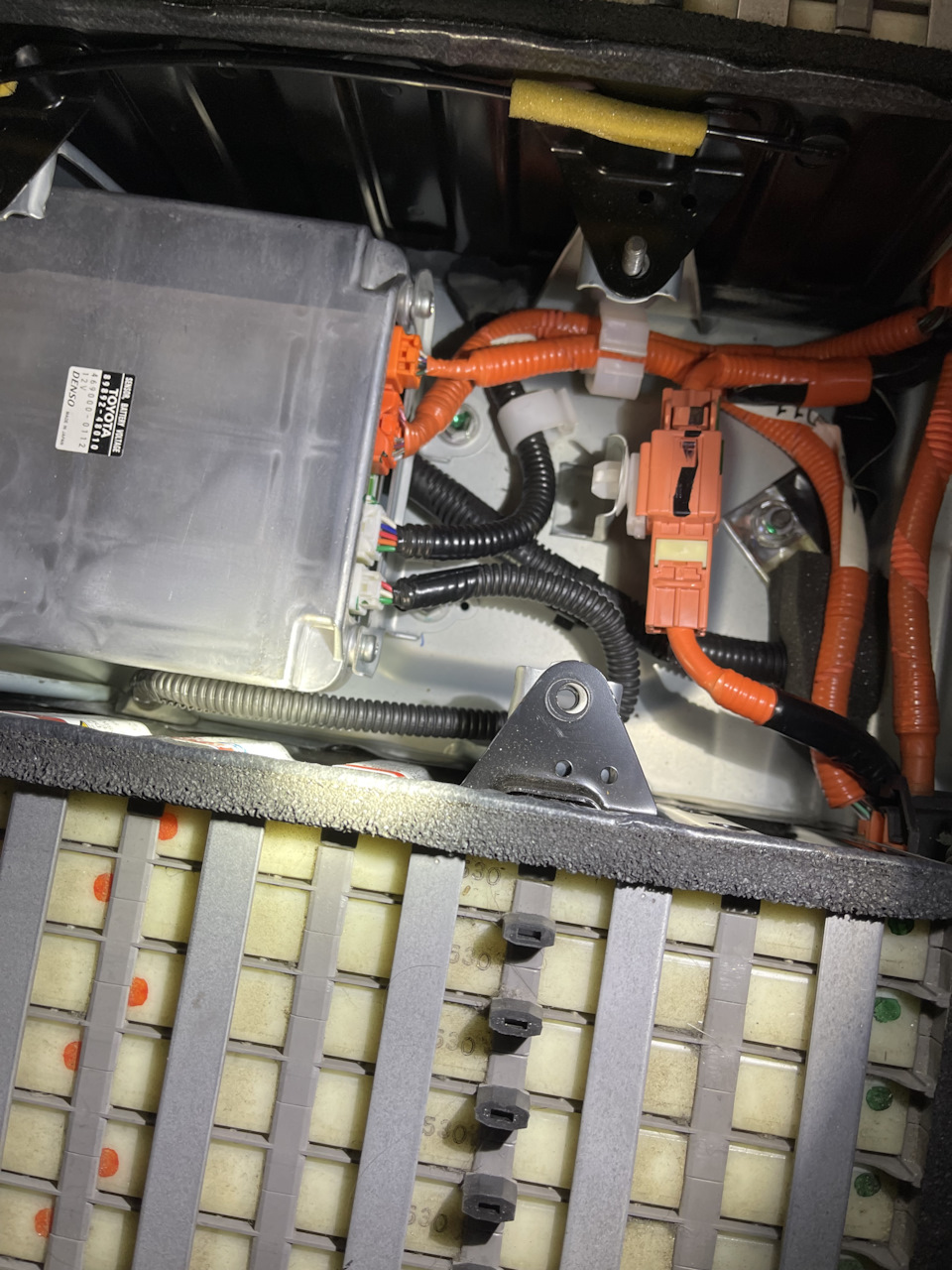 Отключить разъёмы — Lexus RX 400h (2G)