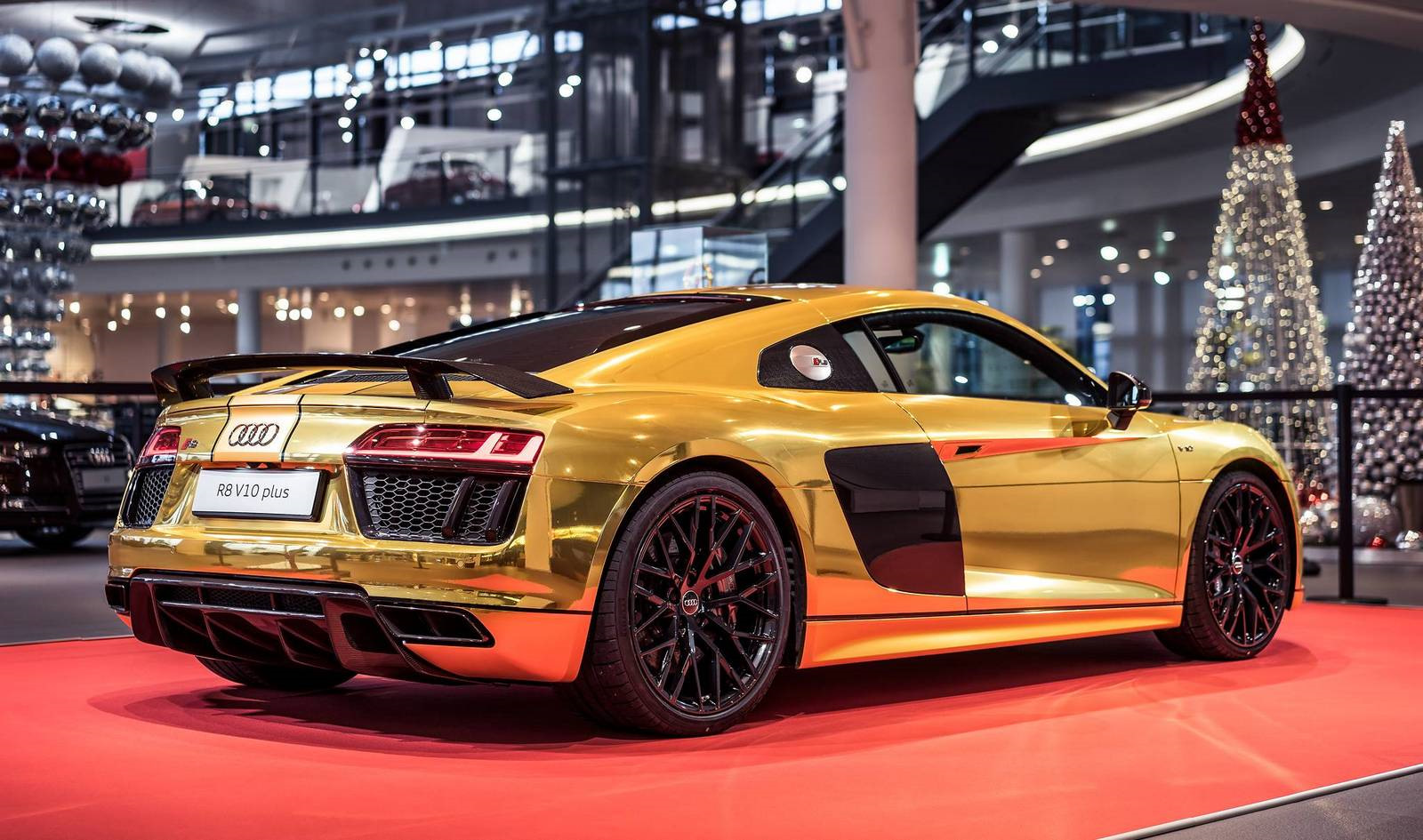 Audi r8 Золотая