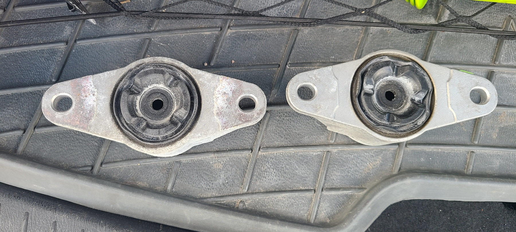 Опора заднего амортизатора KD35 28 380 от шестерки. — Mazda CX-5 (1G ...
