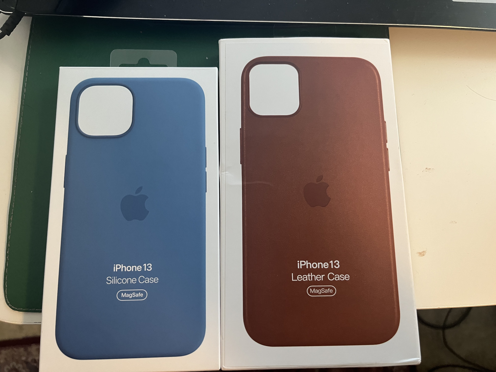 Как отличить подделку apple. Чехол Эппл оригинальный айфон 13. Оригинальный чехол Apple iphone 13. Apple Leather Case iphone 13 упаковка. Оригинальные чехлы Apple 13 Pro.