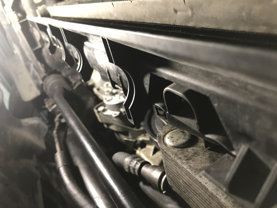 BMW 17111436245 стоит на месте — BMW 3 series (E46). Запчасти на фото: 17111436245