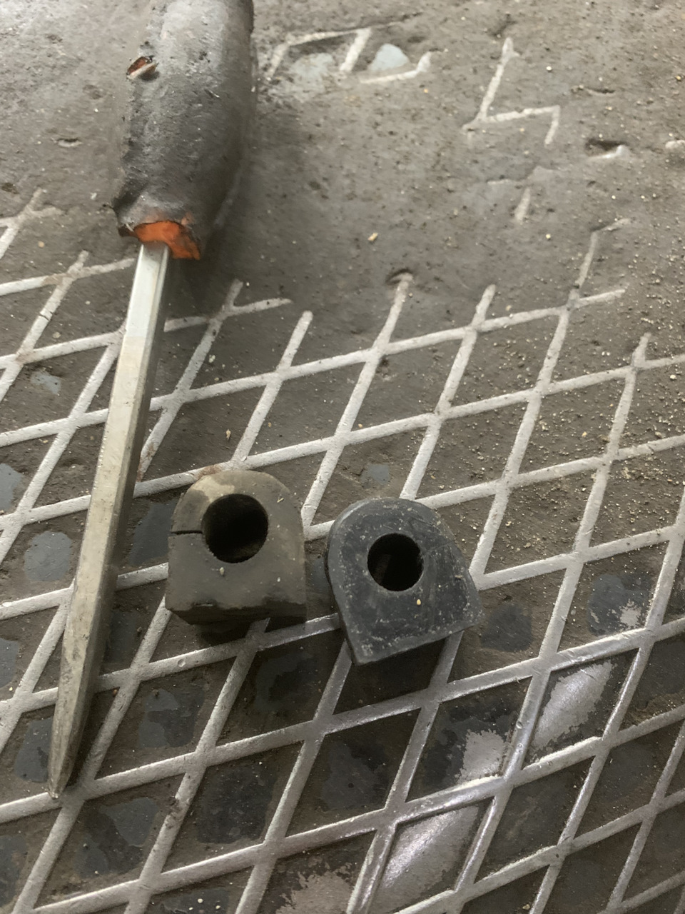 Замена уплотнительных резинок заднего стабилизатора — DRIVE2