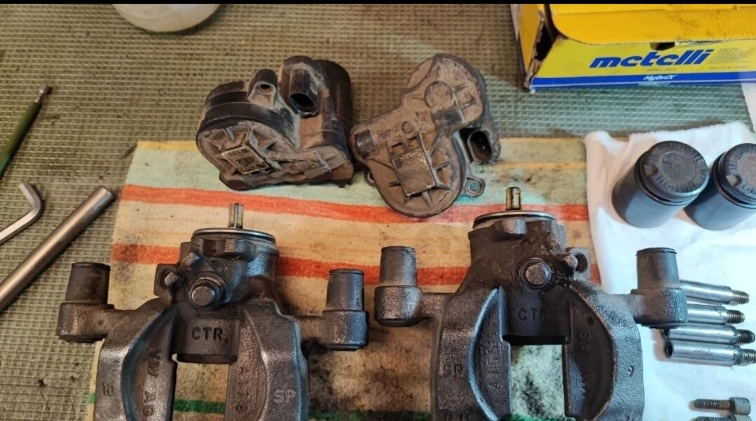 Суппорт audi 100 c3 ate. Задние суппорта фольксваген пассат а6 в5. Суппорт б 3. Трубки тормозные wv b3. Суппорт б 3.