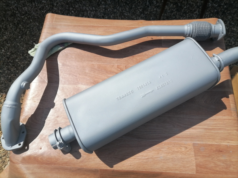 Труба приемная — CBD110.034 — Chevrolet Niva (1G). Запчасти на фото: CBD110034