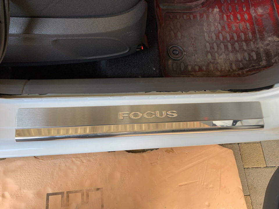Накладки на пороги с подсветкой (оригинал) — Ford Focus Hatchback II, 2 ...