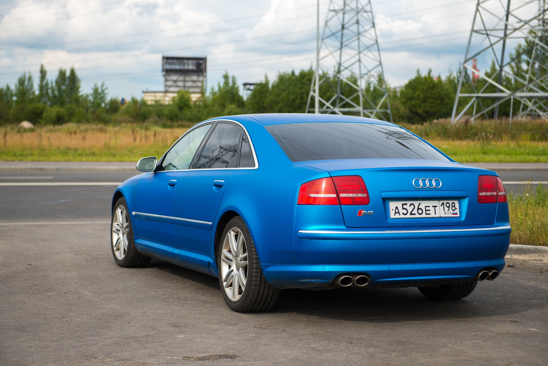 Audi s8 синяя