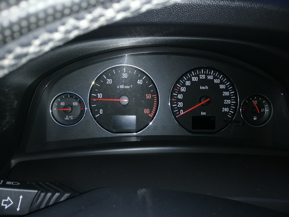 Глючит панель. Приборная панель nissan maxima a32. Панель приборов nissan maxima 1998 года. Пересвет приборки приора 2. Форд фокус 2 панель приборов глючит.