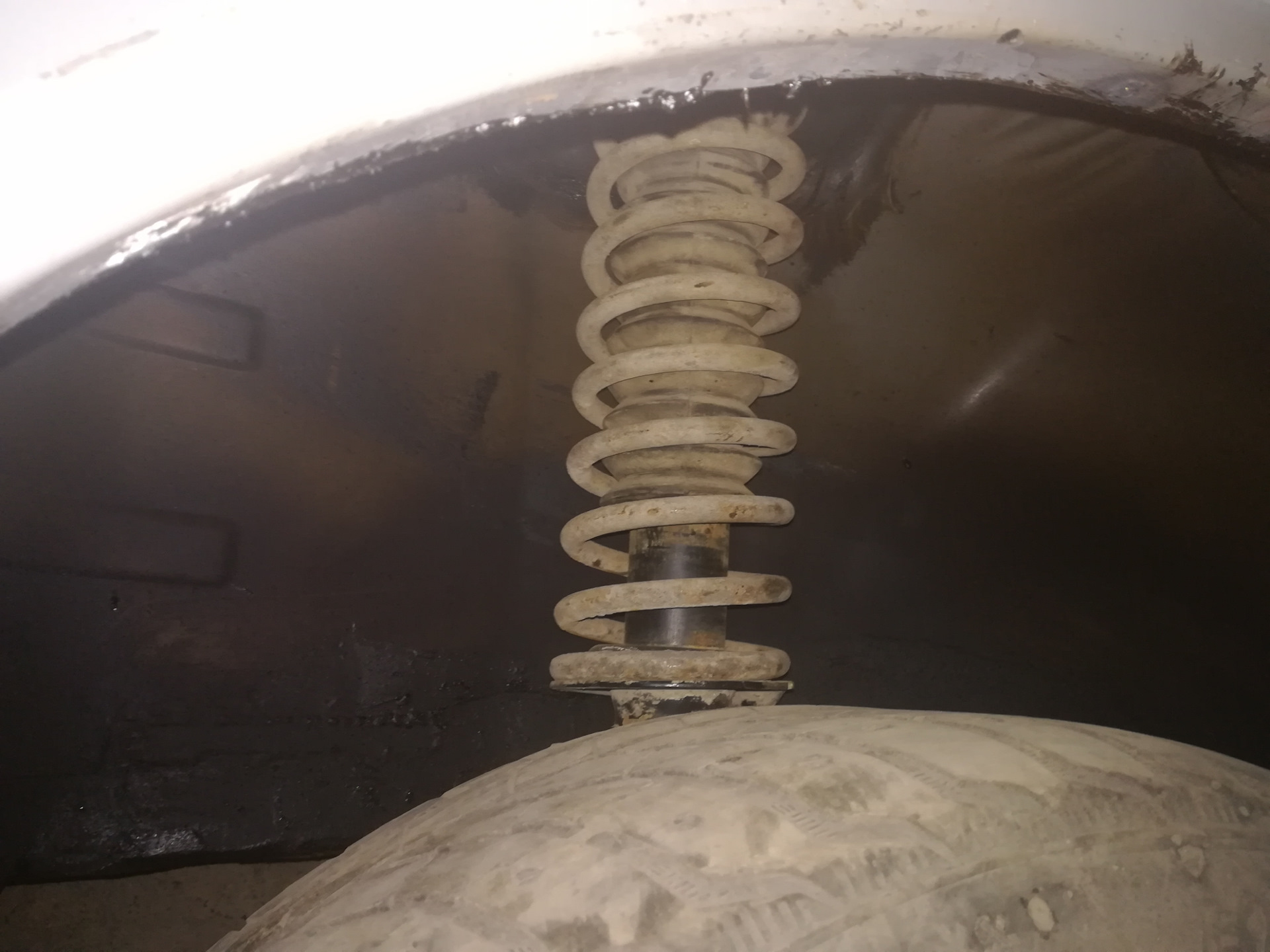 Подкапотное пространство шевроле нива - 80 фото