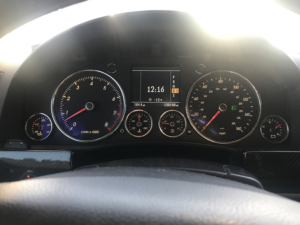 Панель туарег. Приборка Туарег 3.2. Volkswagen Touareg 2004 3.2 приборная панель. Приборная панель Туарег 2008. Щиток Туарег 1.