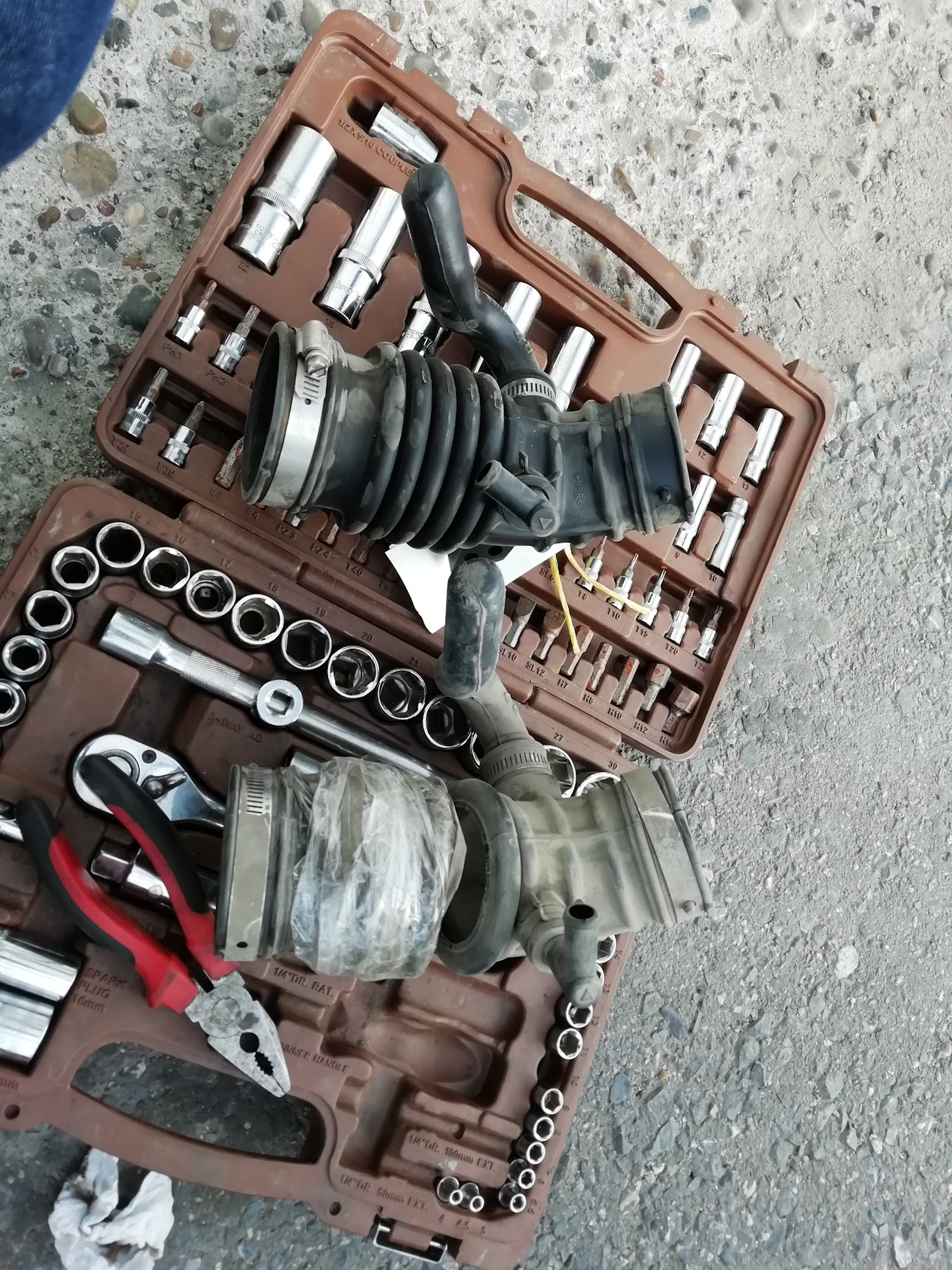 Замена гофры воздушного фильтра — Nissan Almera II (N16), 1,8 л, 2002 ...