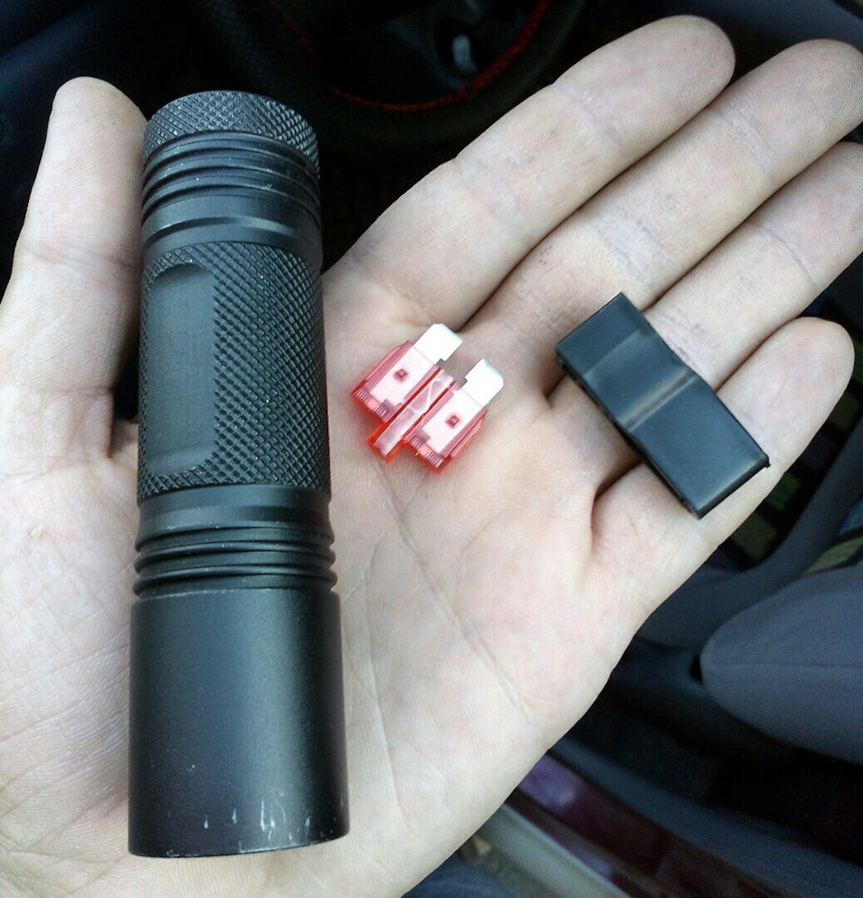 Помогал мне в этом фонарик который живет в машине и пинцет для предохранителей. — Daewoo Matiz (M100/M150)