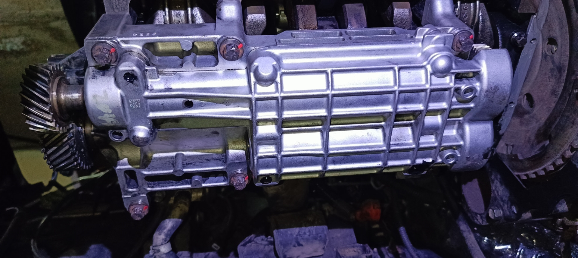 Часть 47.10 установка лобовой крышки и блока балансиров — Nissan ...