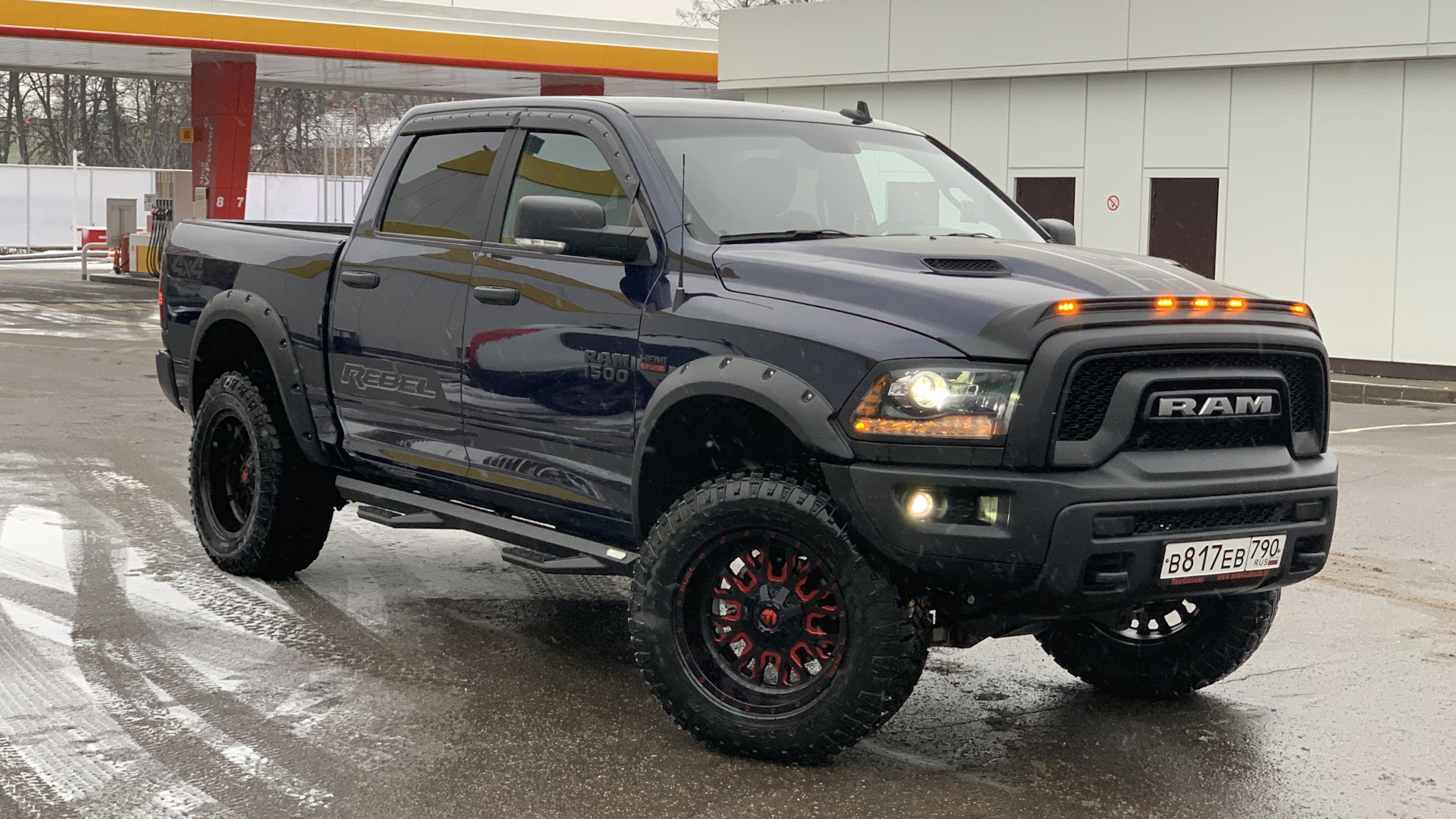 Dodge Ram 5.7 бензиновый 2018 | «Ребел Гоша» и «Бублик» на DRIVE2