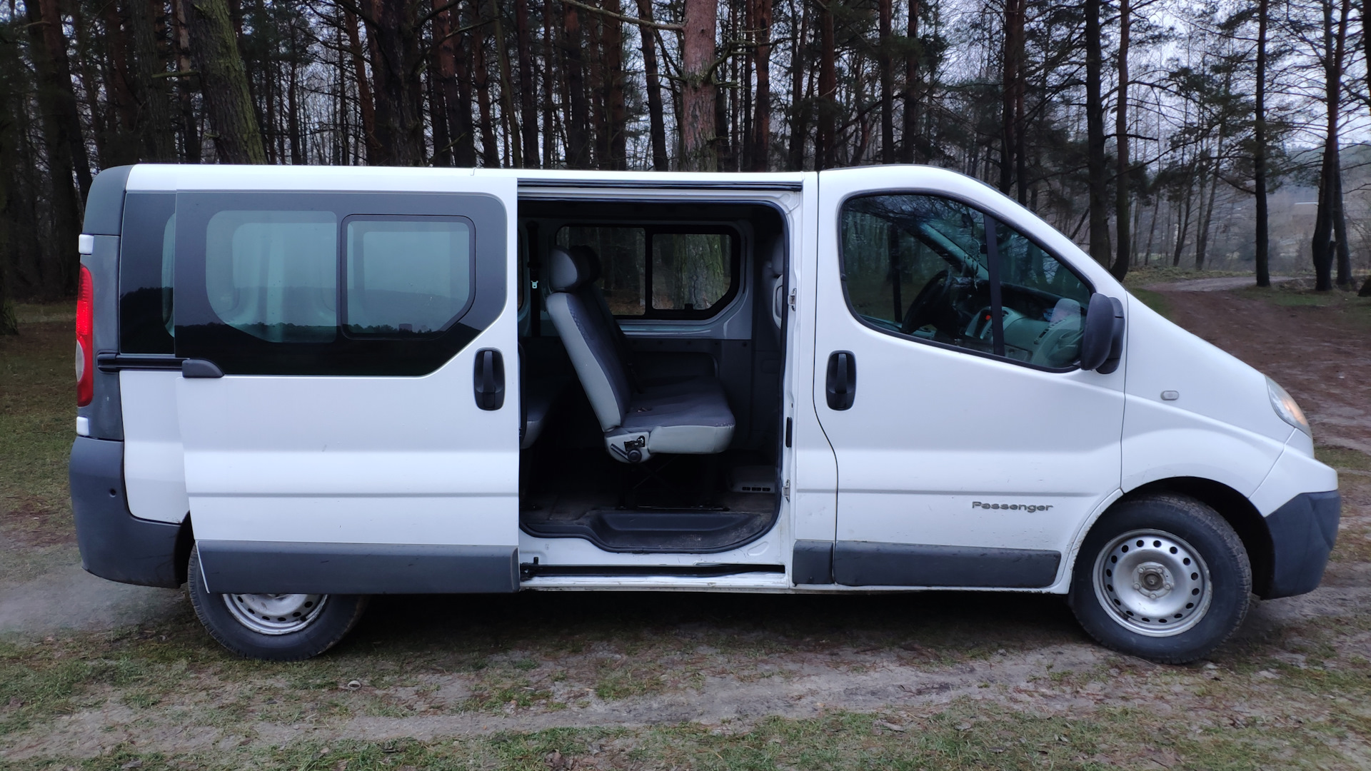 Рено трафик пассажирский фото Renault Trafic (2G) 2.0 дизельный 2008 Оригинал пассажир на DRIVE2