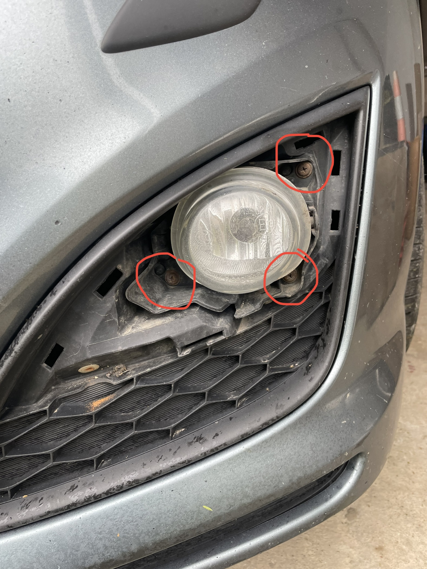 Как снять противотуманку мазда 6 gh Замена лампочек в ПТФ(туманках) на led. Mazda 6 GH (дельфин 