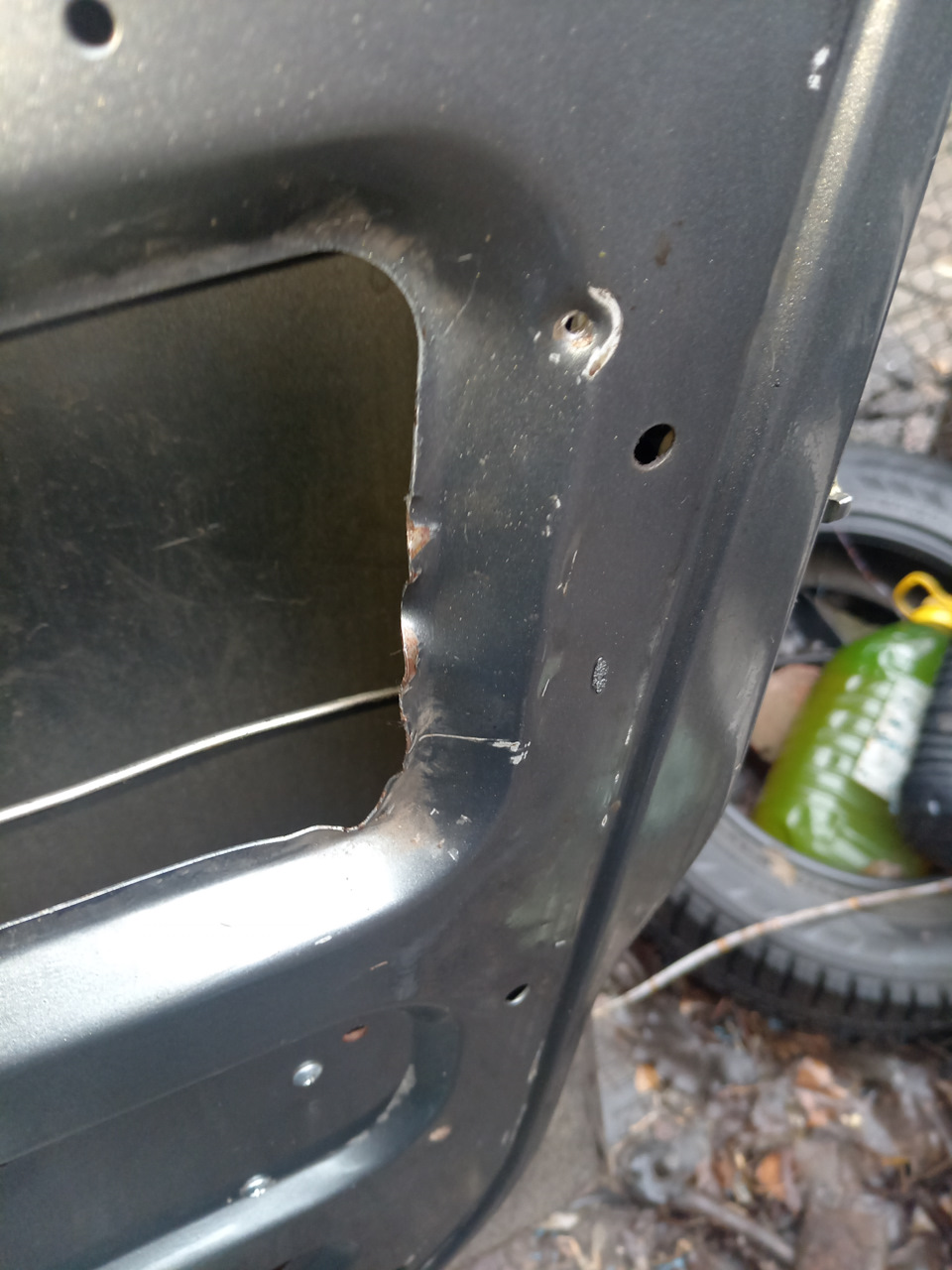 Зачем отгибвли бортики этого окошка не понятно. — Lada 2120 Надежда