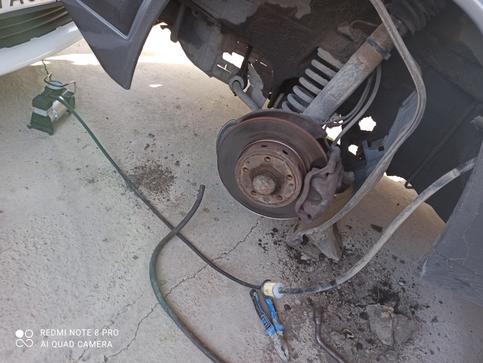 Удаление абсорбера — Mercedes-Benz E-class (W124), 2 л, 1992 года ...