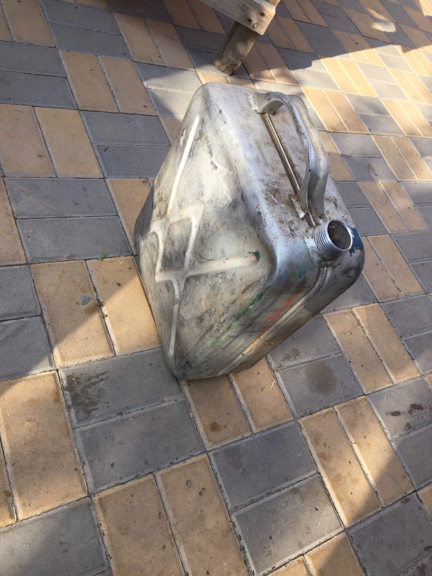 Ящик из алюминиевой канистры. Как выпрямить алюминиевую канистру. Прокладки крышки канистры алюминиевой. Как выпрямить алюминиевую канистру. Как выпрямить алюминиевую канистру.