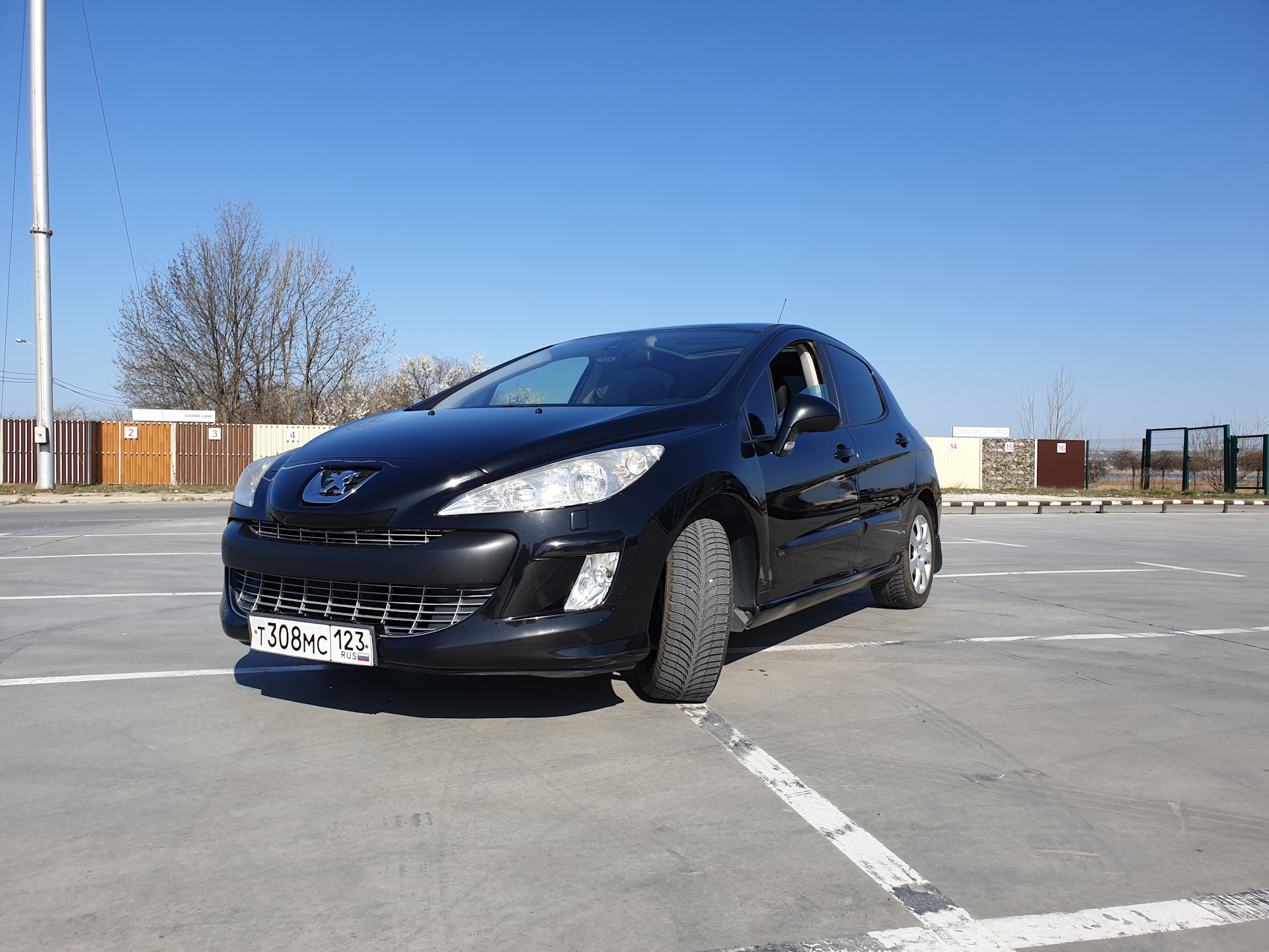 Peugeot 408 белый. Пежо 408 седан. Пежо 308 серебристая. Peugeot 408 2013. Пежо 308 2012.