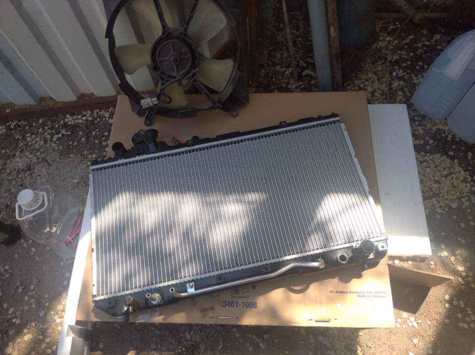 ожидаемо лопнул верхний бачек радиатора охлаждения! — Toyota RAV4 (I ...