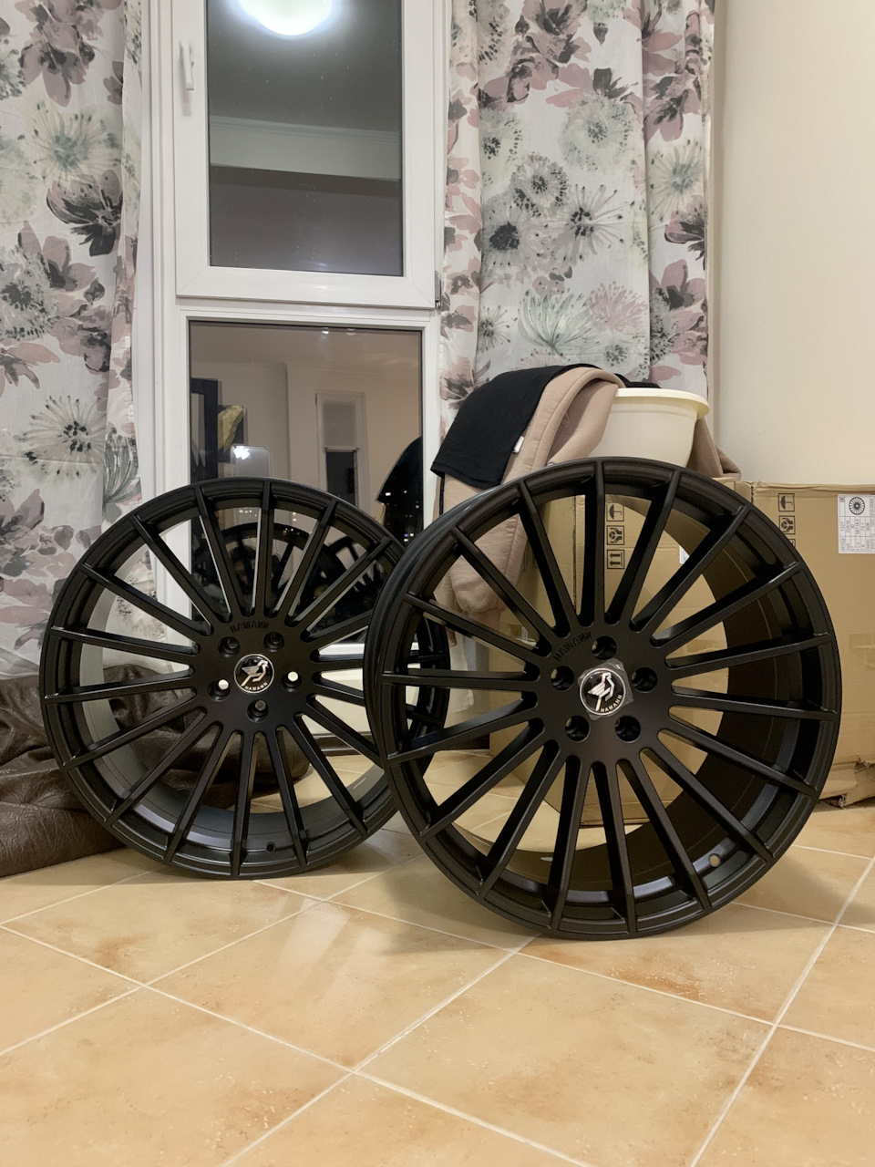 Дома красотки — Infiniti FX (2G)