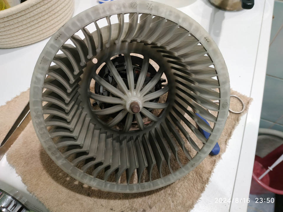 В прошлый раз крыльчатка была забита грязью сильнее. — Volkswagen Polo Sedan