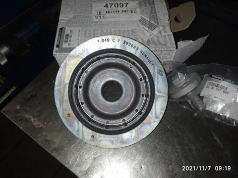 8200557644 Болт креплен.шкива коленвала RENAULT | Запчасти на DRIVE2