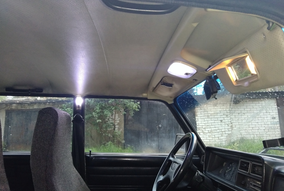 Освещение салона ВАЗ 2104 — Lada 21043, 1,5 л, 2003 года | своими ...