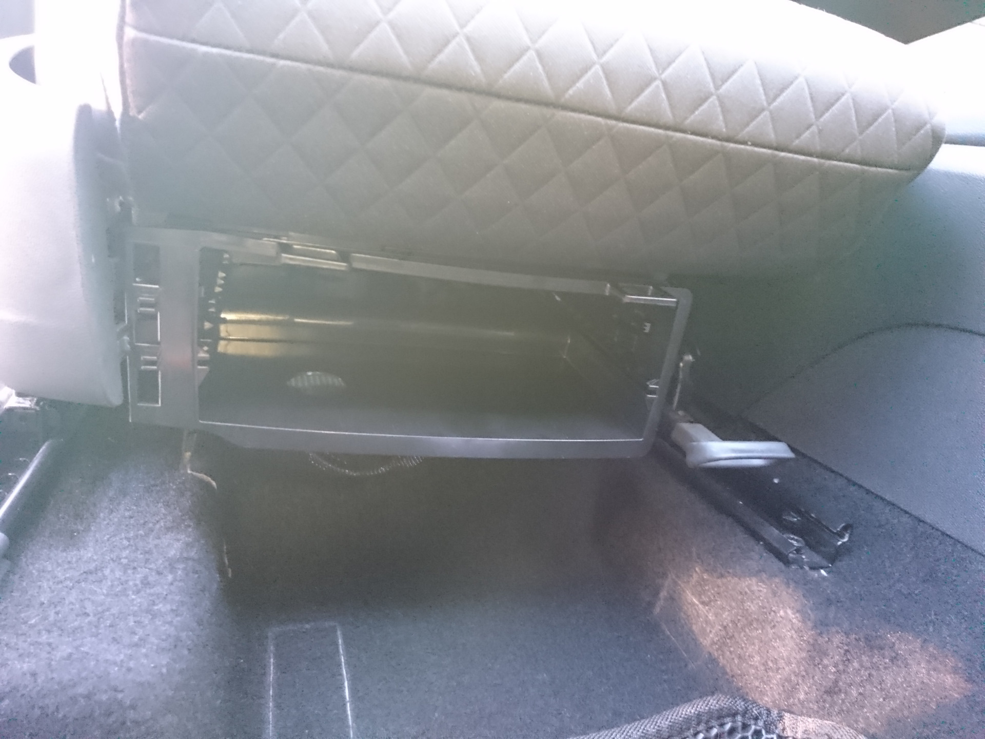 Вещевой ящик под сиденье — Skoda Kodiaq (1G), 2 л, 2020 года ...